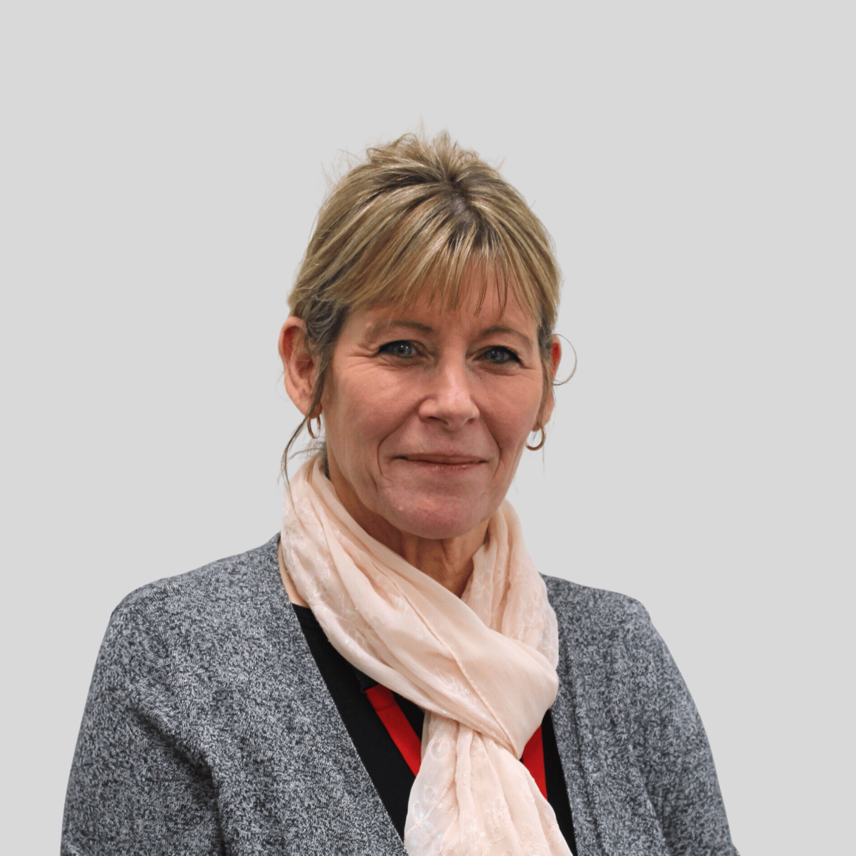 Pauline two men in building yard with hard hats, shaking hands